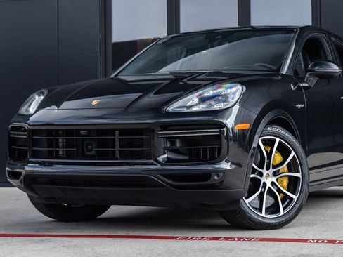 Used 2023 Porsche Cayenne Turbo S AWD/4WD image 7