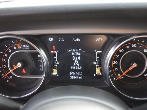 Used 2021 Jeep Gladiator Sport image 18