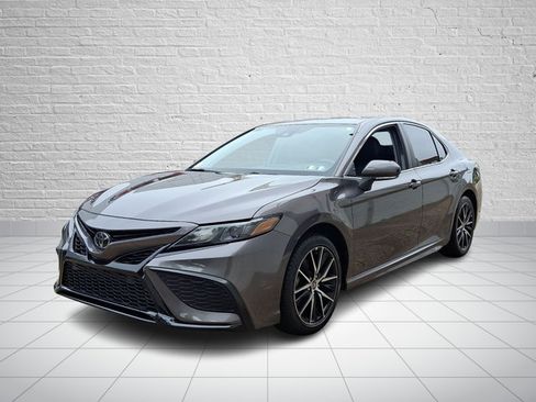 Used 2022 Toyota Camry SE w/ Carpet Mat Package (TMS) FWD image 3