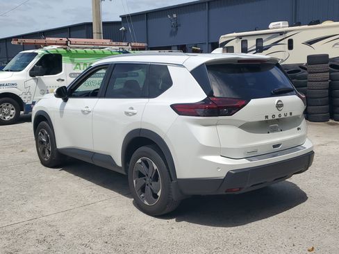 Certified 2024 Nissan Rogue SV w/ SV Premium Package image 8