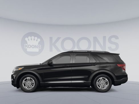 Used 2022 Ford Explorer XLT AWD/4WD image 2