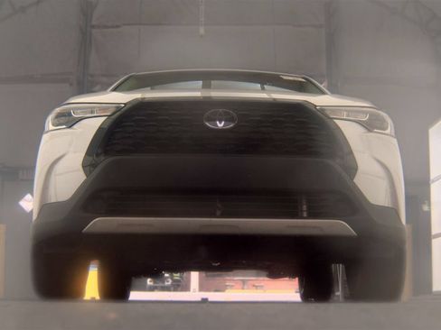 Used 2023 Toyota Corolla Cross L FWD image 2