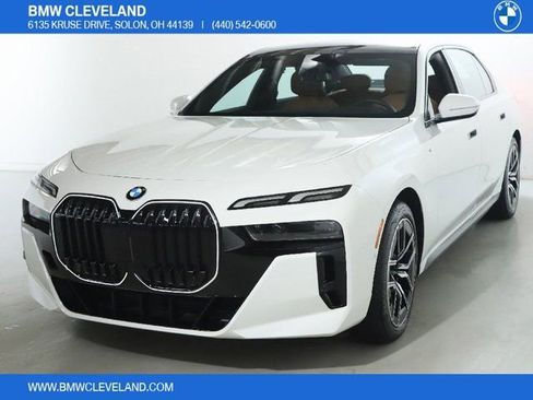 Used 2025 BMW 740i xDrive image 1
