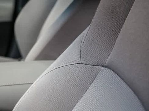 Certified 2022 Toyota Venza LE image 21