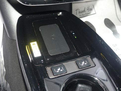 Used 2022 Toyota Prius AWD image 38