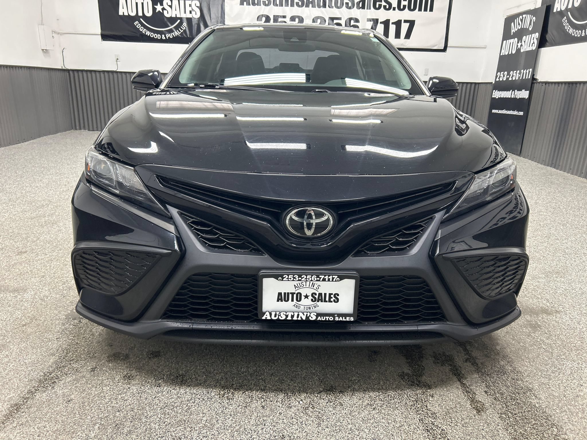 Used 2021 Toyota Camry SE AWD/4WD image 2