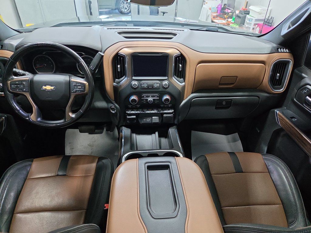 Used 2019 Chevrolet Silverado 1500 High Country w/ Technology Package AWD/4WD image 32