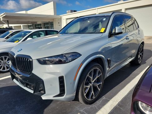 Used 2026 BMW X5 xDrive50e w/ M Sport Package AWD/4WD image 1