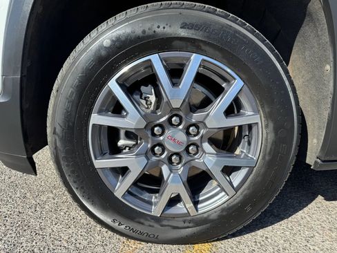 Used 2023 GMC Acadia SLT image 8