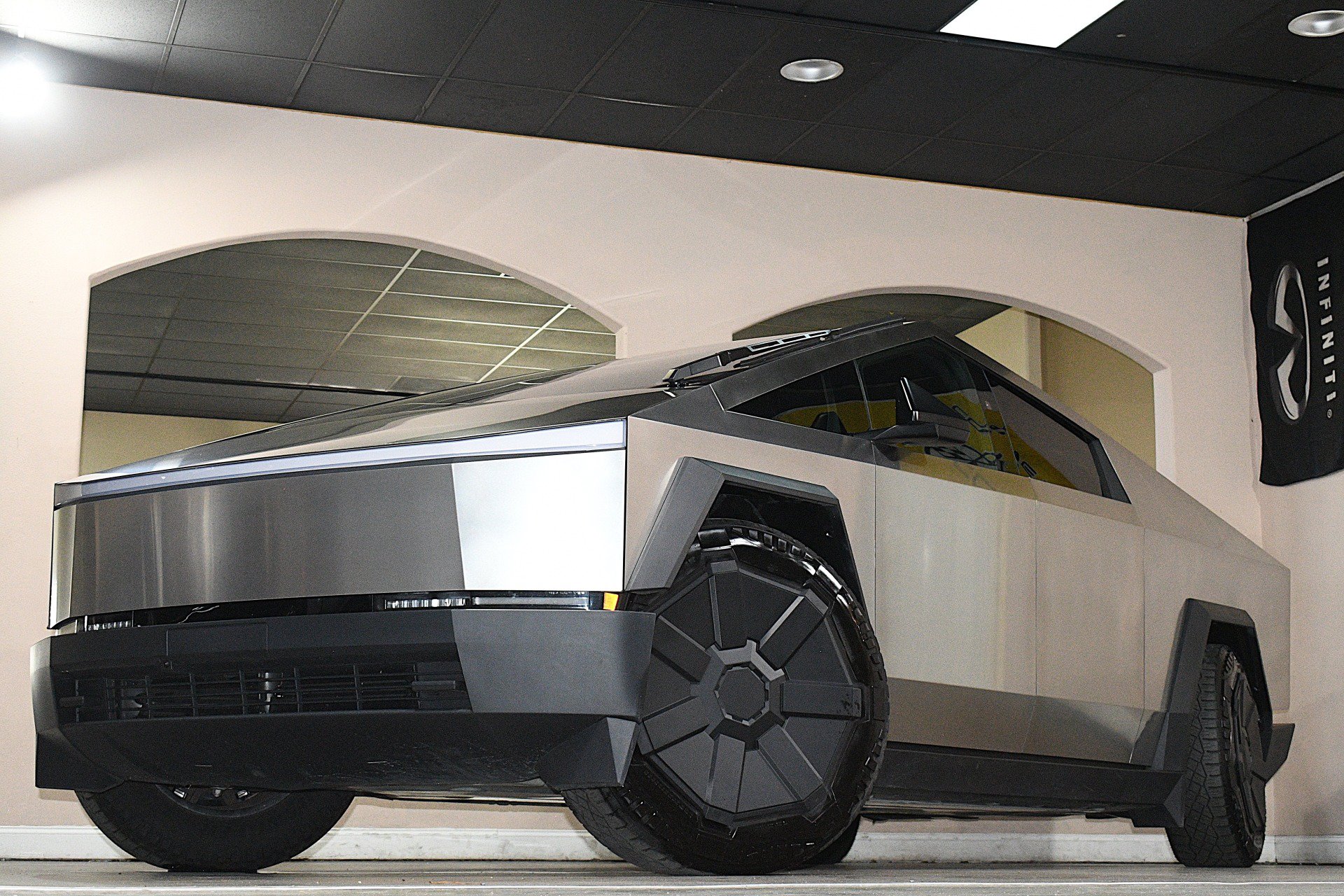 Used 2024 Tesla Cybertruck AWD Crew Cab image 84