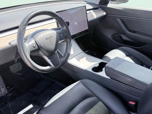 Used 2018 Tesla Model 3 Long Range image 29