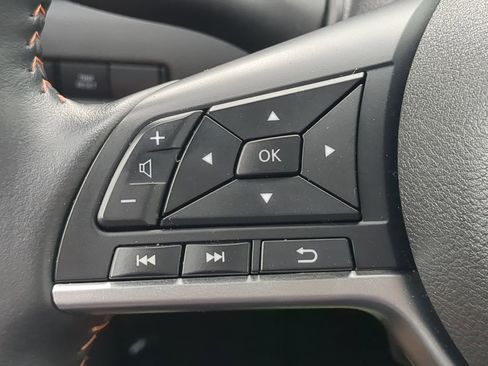 Used 2025 Nissan Sentra SR w/ SR Premium Package image 25