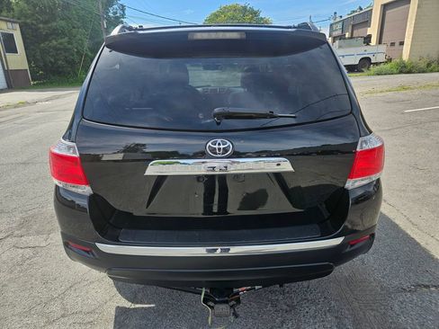 Used 2012 Toyota Highlander SE w/ Tow Pkg AWD/4WD image 3