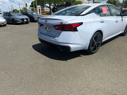 Used 2023 Nissan Altima 2.5 SR w/ SR Premium Package FWD image 3