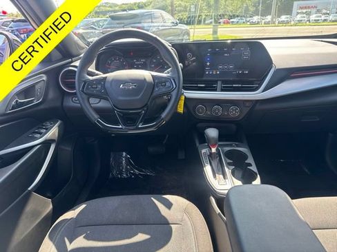 Used 2024 Chevrolet Trax RS w/ Sunroof Package FWD image 19