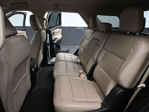 Used 2022 Ford Explorer XLT AWD/4WD image 39