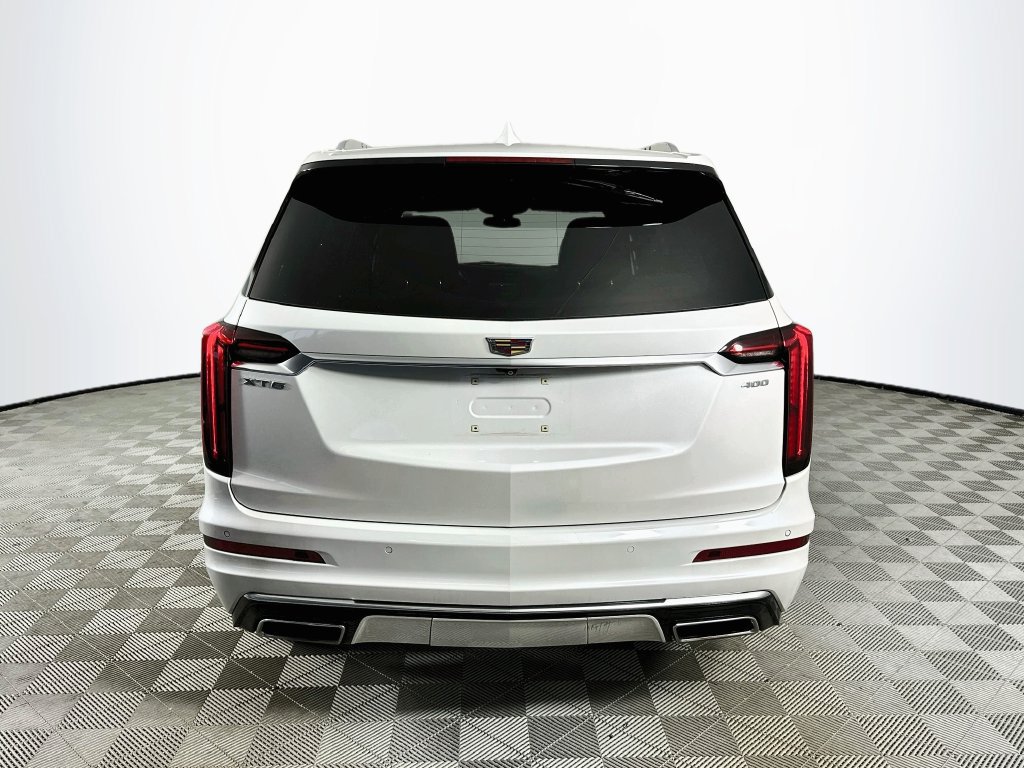 Used 2022 Cadillac XT6 Premium Luxury FWD image 6