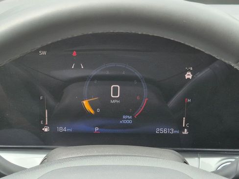 Used 2025 Chevrolet Trax LT w/ LT Convenience Package FWD image 16