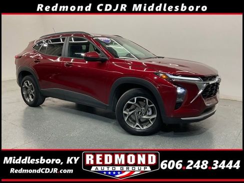 Used 2025 Chevrolet Trax LT w/ LT Convenience Package FWD image 1