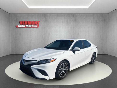 Used 2018 Toyota Camry SE FWD image 3