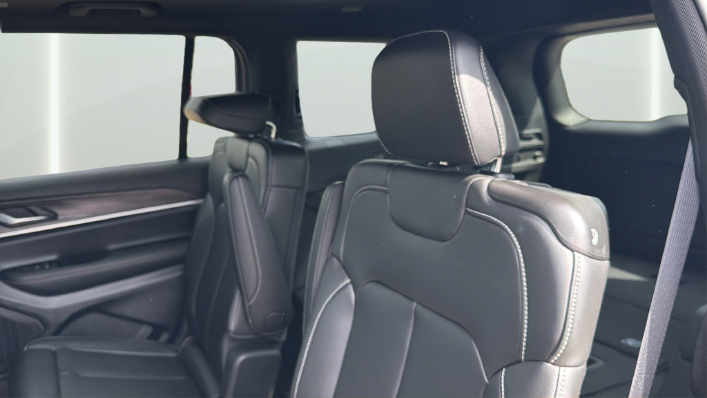 Used 2025 Jeep Grand Cherokee L Limited AWD/4WD image 25