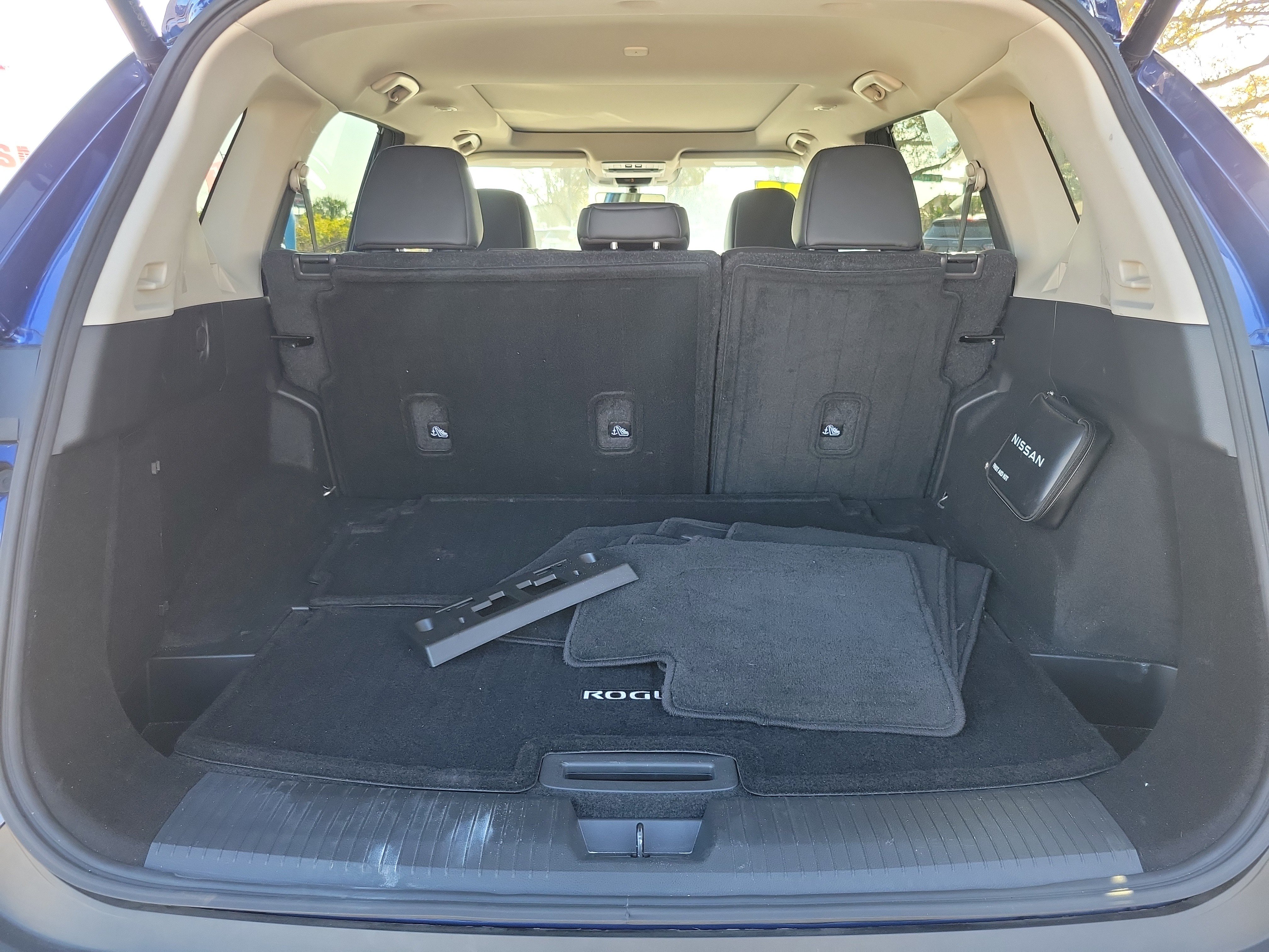 Used 2023 Nissan Rogue SL w/ SL Premium Package AWD/4WD image 9