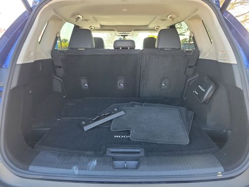 Used 2023 Nissan Rogue SL w/ SL Premium Package image 9