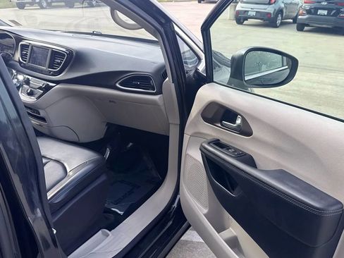 Used 2020 Chrysler Voyager Lxi image 25