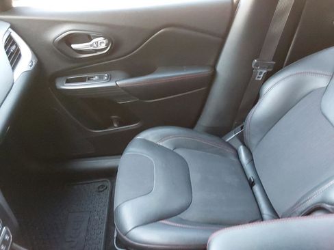 Used 2015 Jeep Cherokee Trailhawk w/ Cold Weather Group image 9