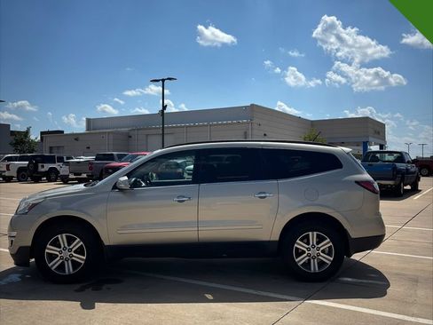 Used 2015 Chevrolet Traverse LT FWD image 2