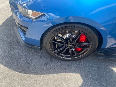 Used 2021 Ford Mustang Shelby GT500 w/ Technology Package RWD image 3