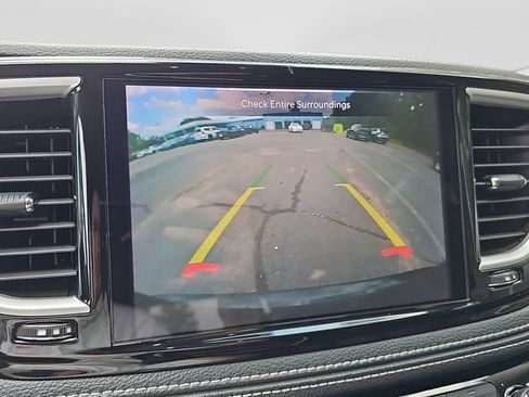 Used 2024 Chrysler Pacifica Limited FWD image 27