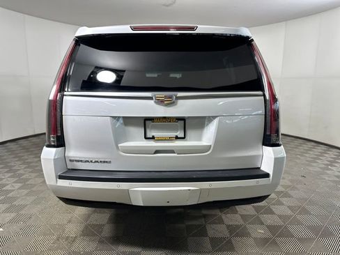 Used 2016 Cadillac Escalade ESV Premium image 4