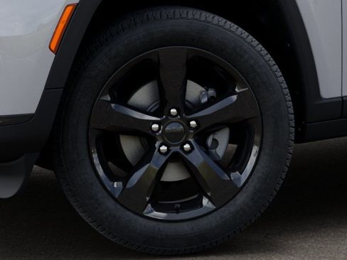New 2025 Jeep Grand Cherokee L Laredo AWD/4WD image 8