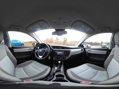 Used 2017 Toyota Corolla LE image 26