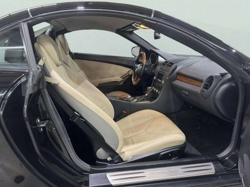 Used 2009 Mercedes-Benz SLK 300 image 33