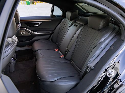 Used 2023 Mercedes-Benz S 500 4MATIC w/ AMG Line image 37