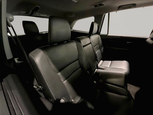 Used 2016 Honda Pilot Touring image 25