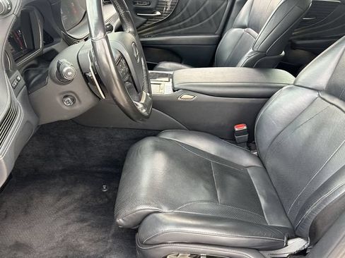 Used 2018 Lexus LS 500 w/ Accessory Package (Z2) RWD image 21