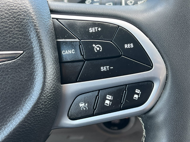 Used 2023 Chrysler Pacifica Touring-L FWD image 22