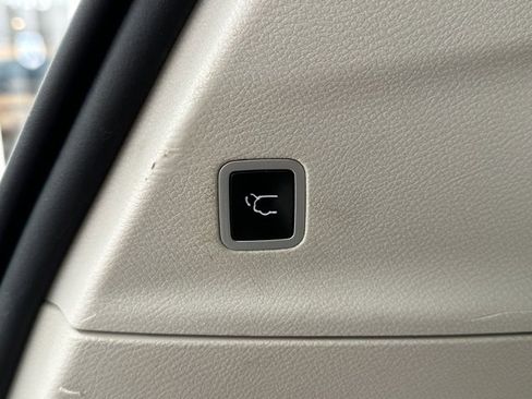 Used 2017 Chrysler Pacifica Touring-L image 24