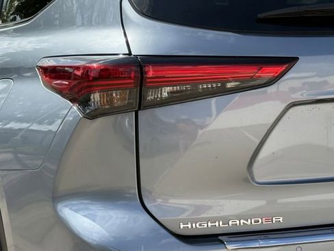 Used 2023 Toyota Highlander Platinum image 6