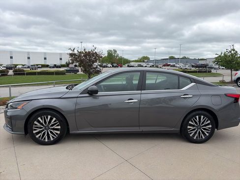 Used 2025 Nissan Altima 2.5 SV image 5