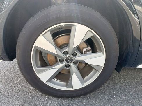 Used 2024 Audi Q5 2.0T Premium w/ Convenience Package image 8