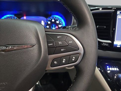 Used 2024 Chrysler Pacifica Touring-L image 20