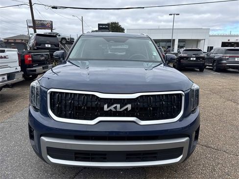 Used 2023 Kia Telluride EX w/ EX Captain's Chair Package image 2