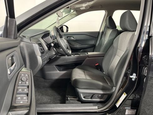 Used 2025 Nissan Rogue SV FWD image 23