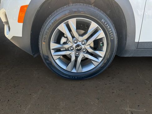 Used 2023 Kia Seltos S w/ Navigation Package image 10