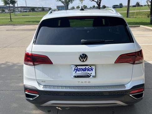 Certified 2022 Volkswagen Taos SE FWD image 9