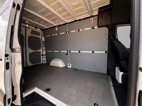 Used 2025 Mercedes-Benz Sprinter 2500 image 27